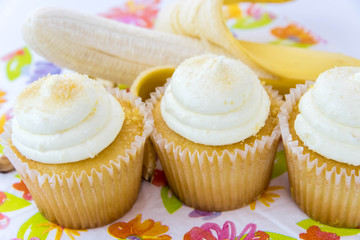 yellow banana vs yellow cupcake