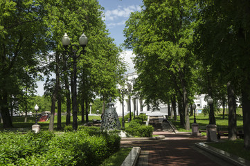 Green alley to the Opera house