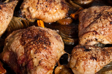 Gebackene Hähnchenkeulen. Hühnerfleisch