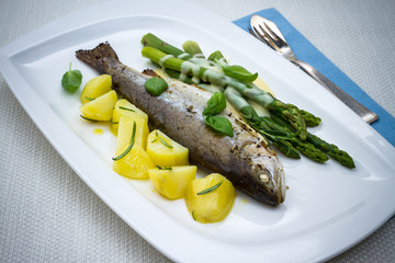 Grilled trout with green asparagus and potatoes
