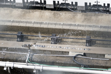 リニア中央新幹線　線路と融雪装置　消雪用散水スプリンクラー