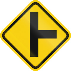 Colombian road warning sign: T-Intersection ahead