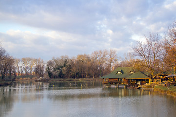 Fototapeta premium Restaurant on the lake