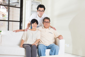 Obraz na płótnie Canvas asian man with his parents