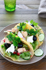 pita with vegetables and meat