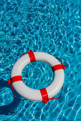 Rettungsring in einem Pool