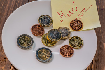 Teller mit Münzen