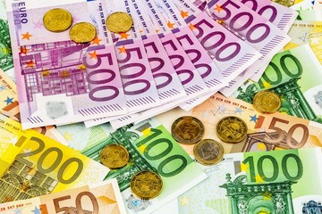 Viele verschiedene Euro-Geldscheine