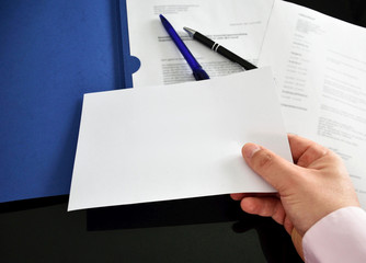 Notizzettel leer mit Bewerbungsmappe