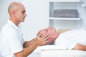 Obraz na płótnie Canvas Man receiving head massage 