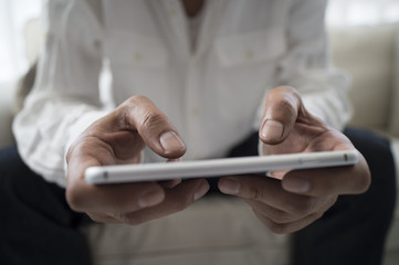 Businessmen are sending e-mail on the sofa