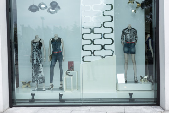 Mannequins in fashion shopfront