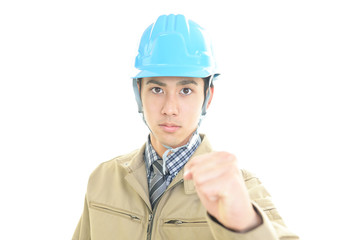 ガッツポーズの作業員