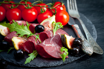 Prosciutto crudo with arugula and figs