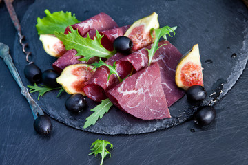 Prosciutto crudo with arugula and figs