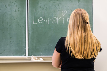 Lehrerin an der Tafel