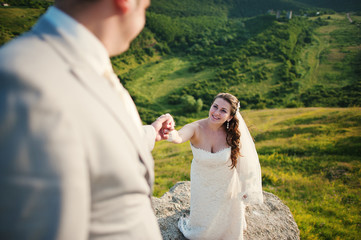 wedding couple on the rock