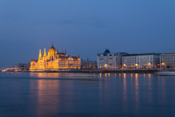 Obraz premium Budapest Parliament at night lights