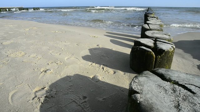 Buhnen am Ostseestrand in Ustka, Stolpm&uuml;nde, Polen