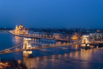 Fototapeta na wymiar Budapest panorama, Chain Bridge in the background of the Parliam
