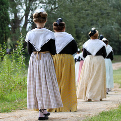 arl&eacute;siennes arl&eacute;sienne d&eacute;fil&eacute; femmes