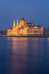Fototapeta na wymiar Budapest Parliament at night lights