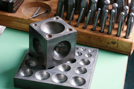 Attrezzatura artigianale metallo 