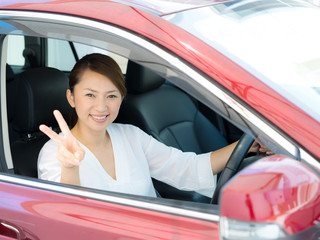 車・女性