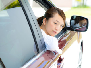 車庫入れ・車・女性