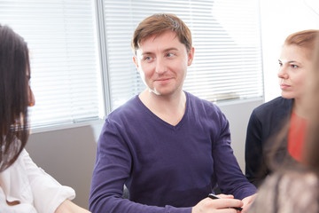 Obraz premium Three businessmen discussing something together