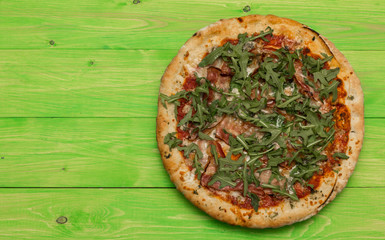 Pizza with bacon, gorgonzola and rocket salad
