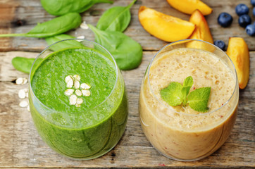 smoothie with spinach, cereals and smoothies with peach
