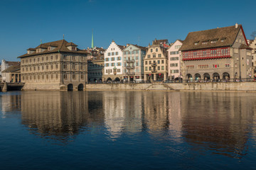 Fototapeta na wymiar Buildings in Zurich riverfront