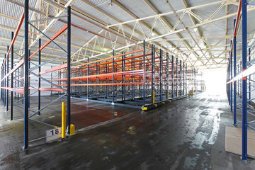 Distribution warehouse