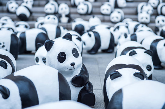 Fototapeta panda sculptures.