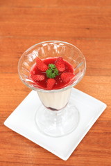 Fruit yogurt cake. Cream and yogurt stawberries