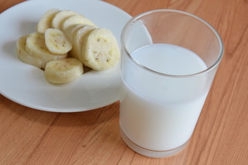 milk and slice cultivated banana 
