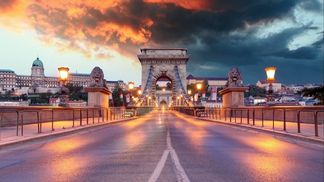 Chain Bridge in Budapest in evening, Time lapse