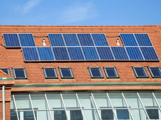 Fototapeta premium Solar panels on the roof of the school building