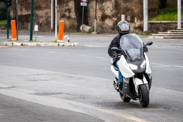 Naklejka premium scooter in the city