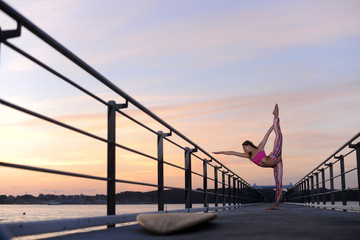 Yoga auf der Seebrücke