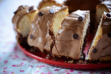 Napfkuchen  mit  Nougatglasur 