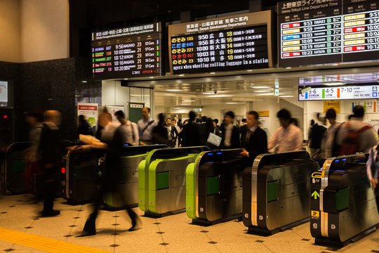 駅の改札