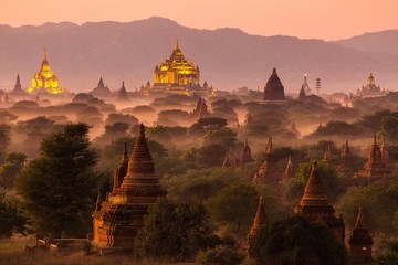 Pagoda landscape at dusk in Bagan - obrazy, fototapety, plakaty