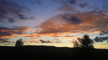 Fototapeta na wymiar Amazing and stunning colored sunset