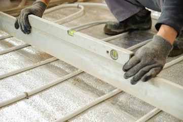 Man sets level concrete floor
