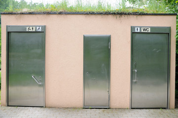 Naklejka na ściany i meble Öffentliches Toilettenhaus