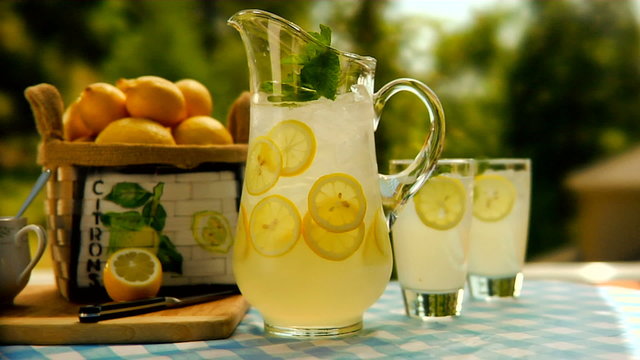 pitcher of lemonade and glasses outside 