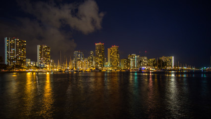 Plakat Honolulu downtown with waterfront at night, Hawaii