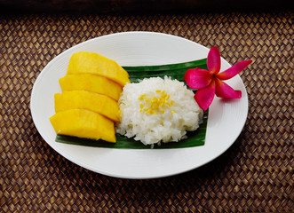 Thai dessert, Mango with sticky rice.